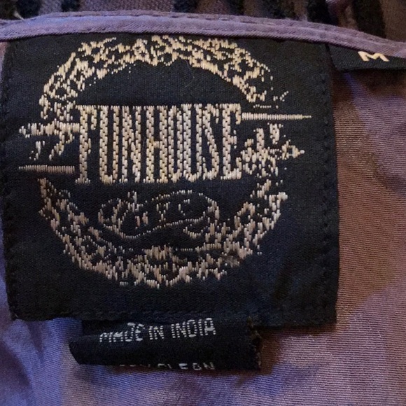 The Pyramid Collection Black and Purple Short Sleeve Top - Picture 6 of 6